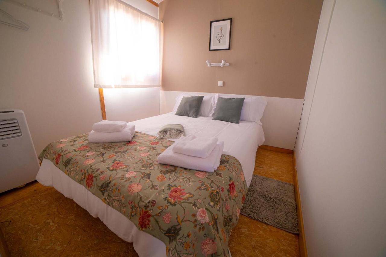 Las Casitas De Guadamur Exteriör bild